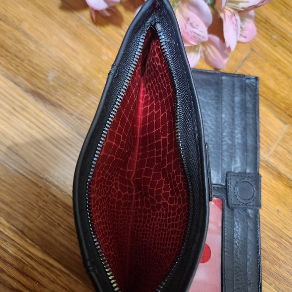 Hammitt Black Leather 110 Wallet - Picture 6 of 6